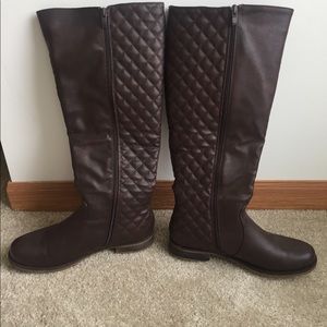 Tall riding boots